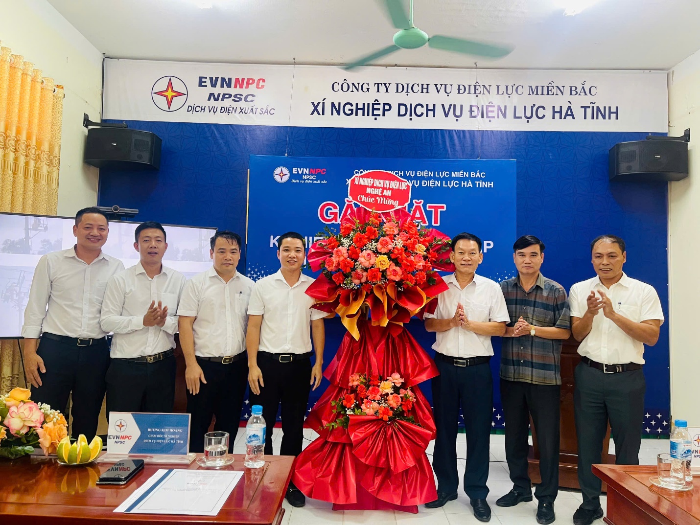  Xí nghiệp Dịch vụ Điện lực Hà Tĩnh tổ chức gặp mặt kỷ niệm 5 năm thành lập